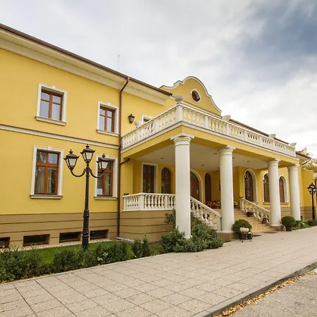 Hotel *** Plauter Kuria