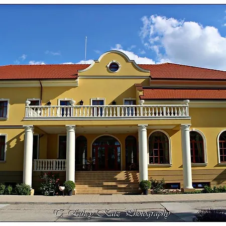 Hotel *** Plauter Kuria