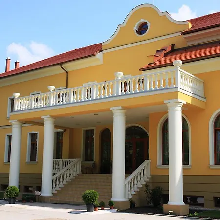 Hotel *** Plauter Kuria 3*